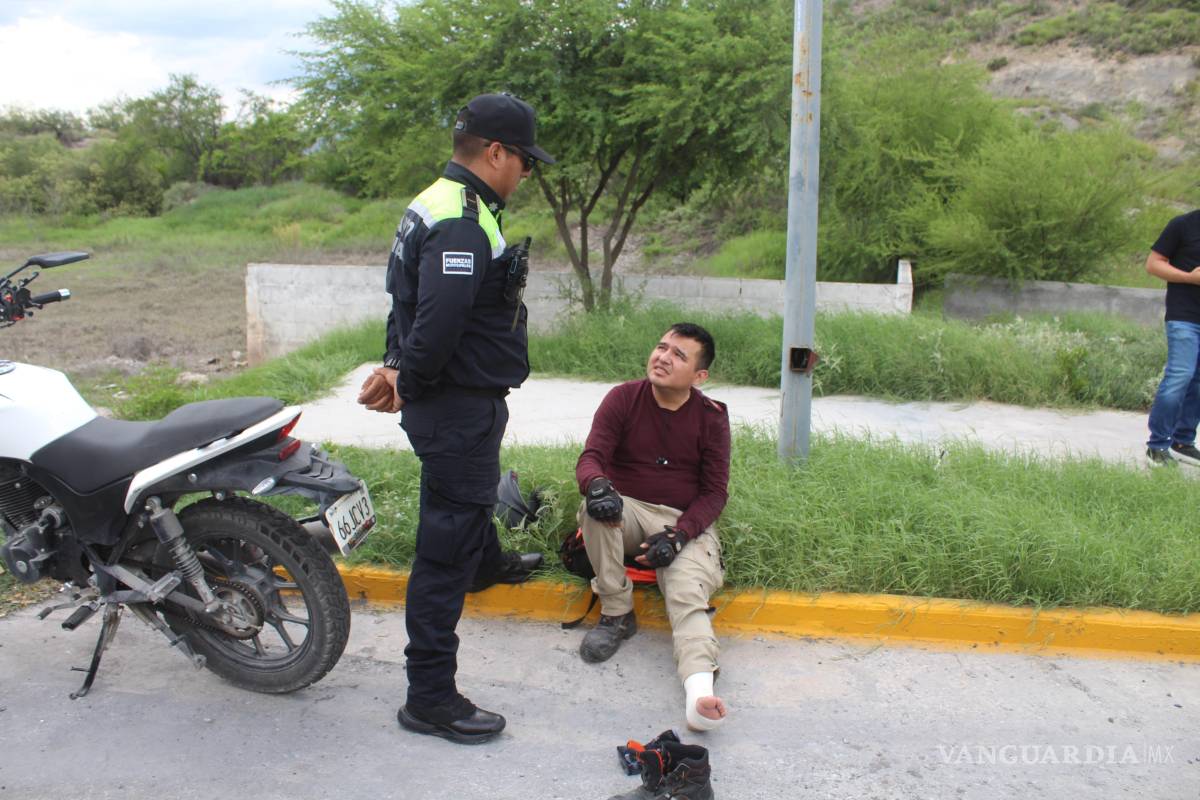 Repartidor sufre aparatosa caída en la glorieta Venustiano Carranza, en Saltillo