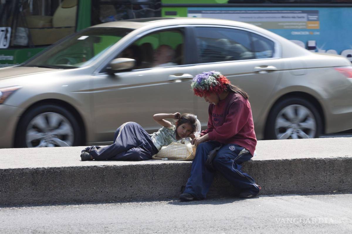 ¿Tú qué harías? Mujer de Saltillo se queja por la ‘invasión’ de un pedigüeño y reaviva el debate sobre ayudar o no a niños de la calle