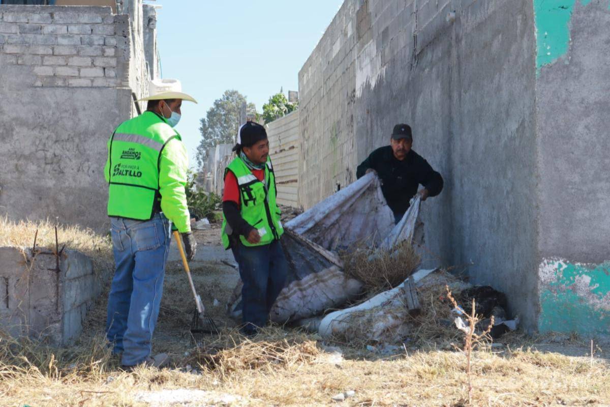 $!Personal municipal ejecutó limpiza intensiva en los callejones.