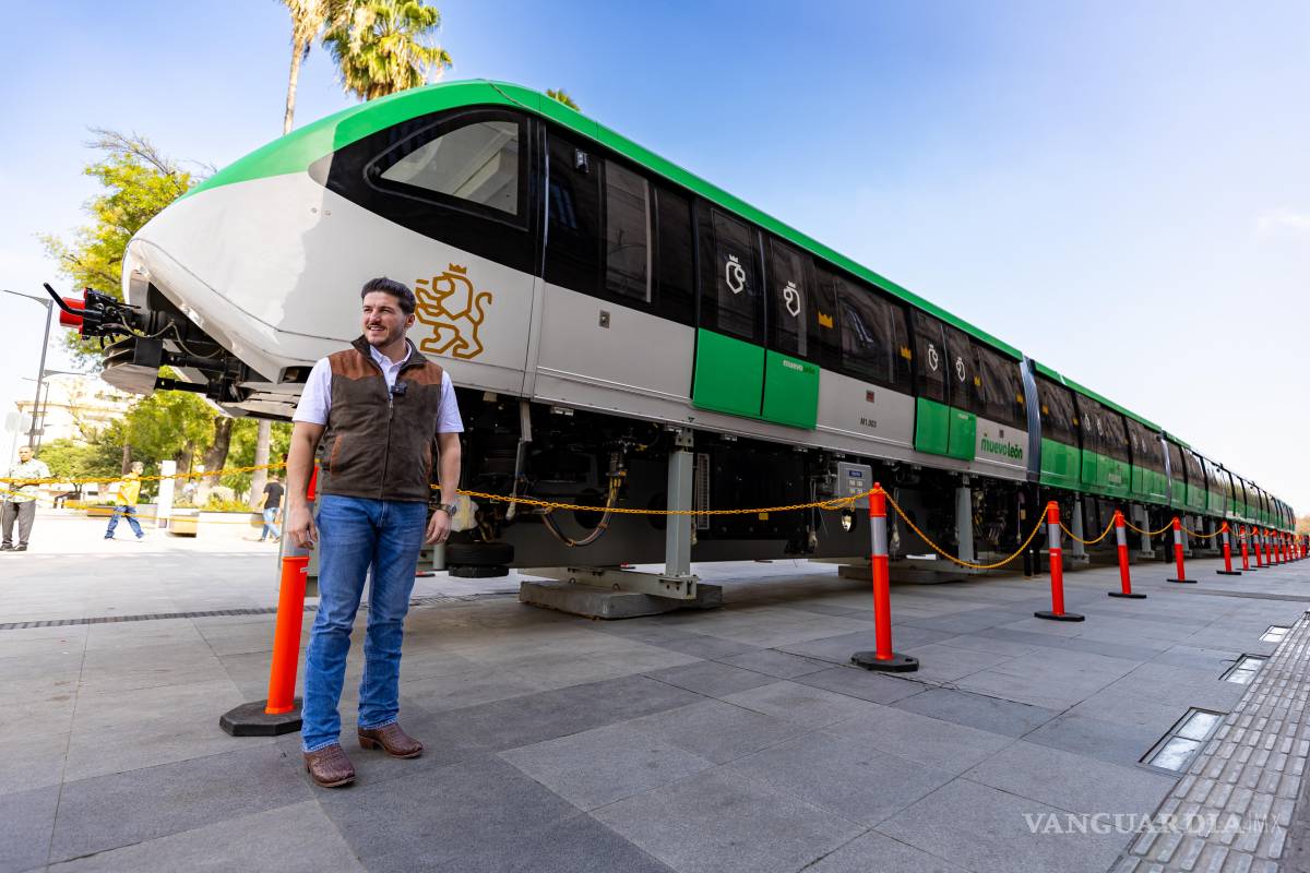 Presume Samuel García trenes del monorriel que se construye en NL