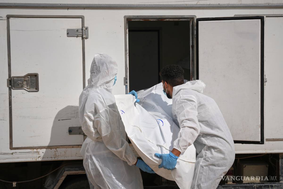 Israel devuelve cuerpos de 15 palestinos a Gaza, donde desplazados lidian con lluvias invernales