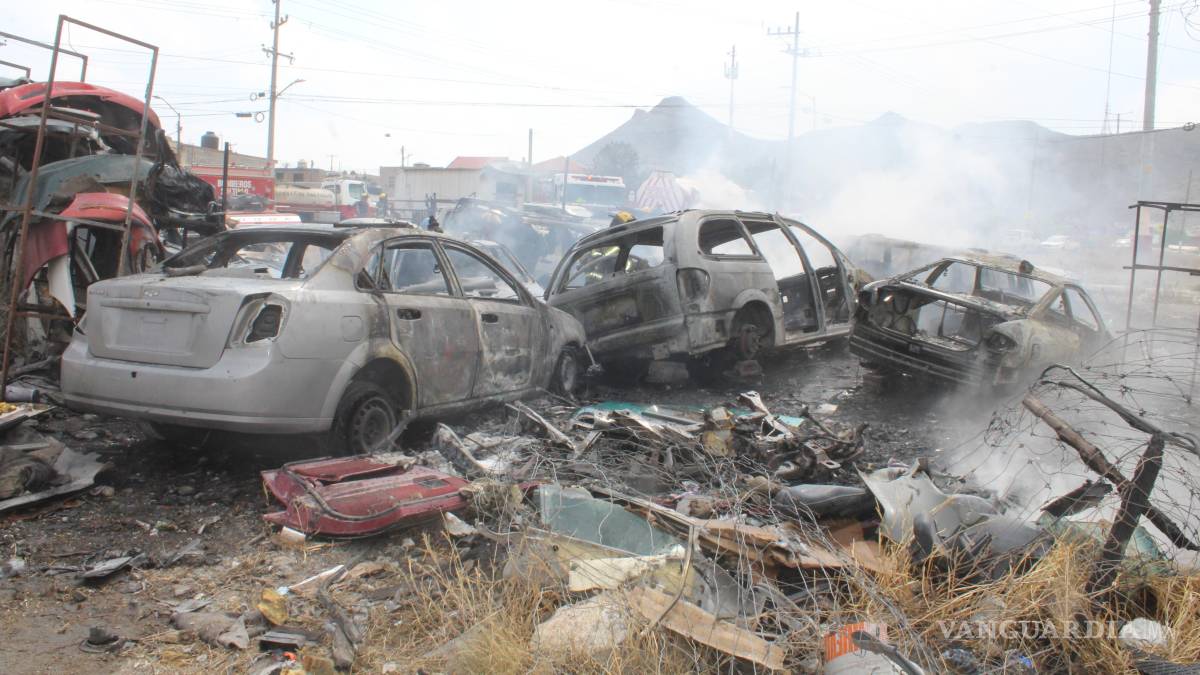 Incendio arrasa con 17 autos, en Saltillo