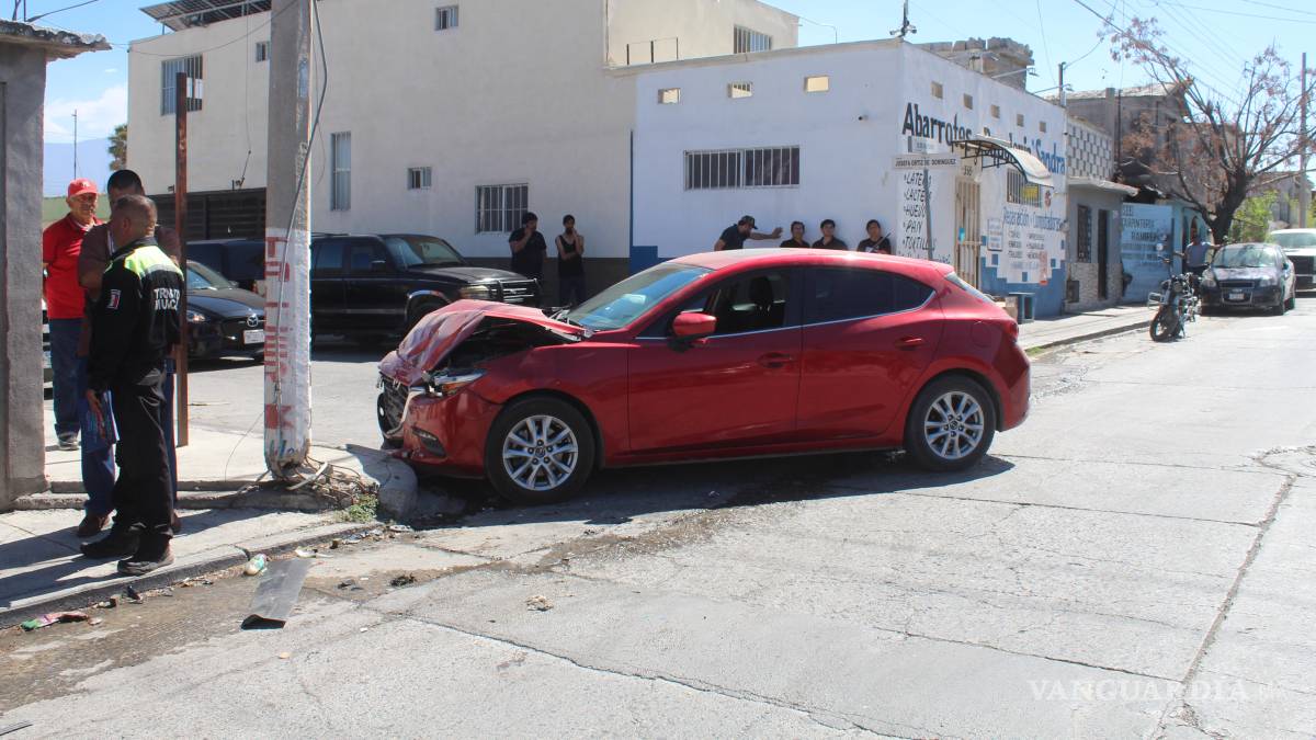 Adolescente ocasiona choque múltiple, en Saltillo