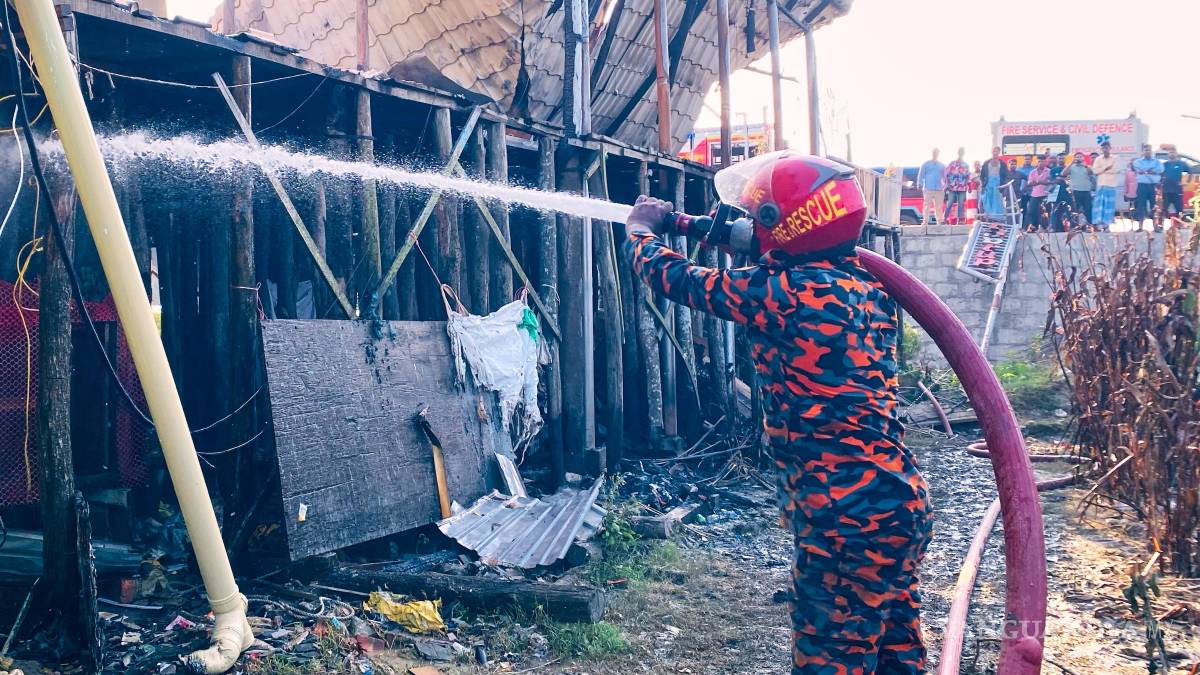 Incendio arrasa un complejo turístico costero en Bangladesh y deja 10 fallecidos