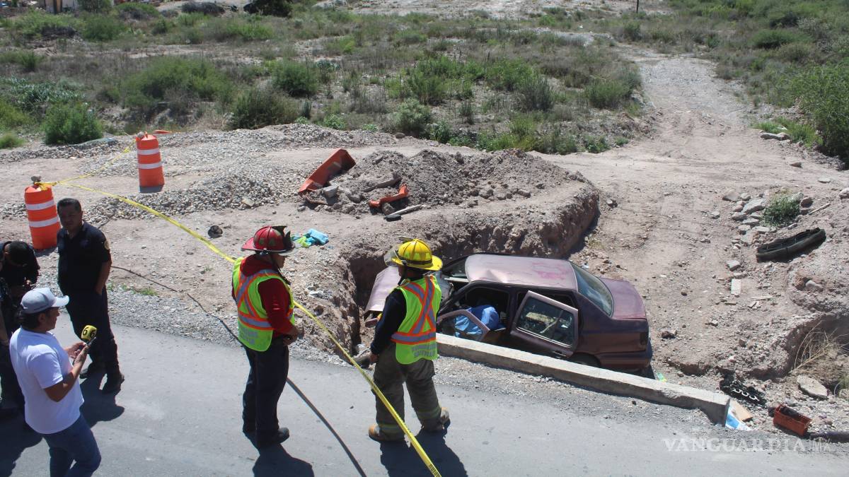 Muere prensado tras caer a barranco en la Saltillo-Zacatecas; cuatro personas lesionadas