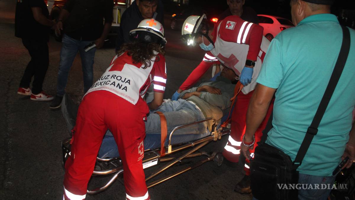Saltillo: motociclista termina hospitalizado tras choque por alcance