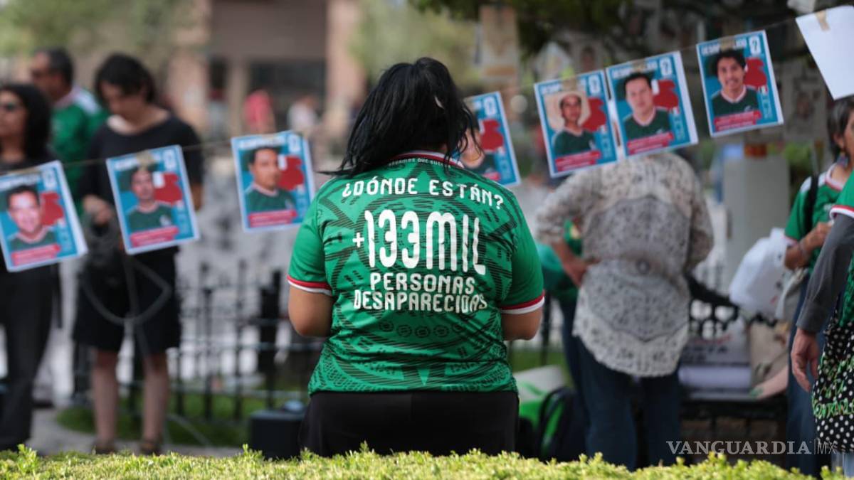 Saltillo: Juegan familiares de desaparecidos ‘cascarita contra la impunidad’ en Plaza de Armas