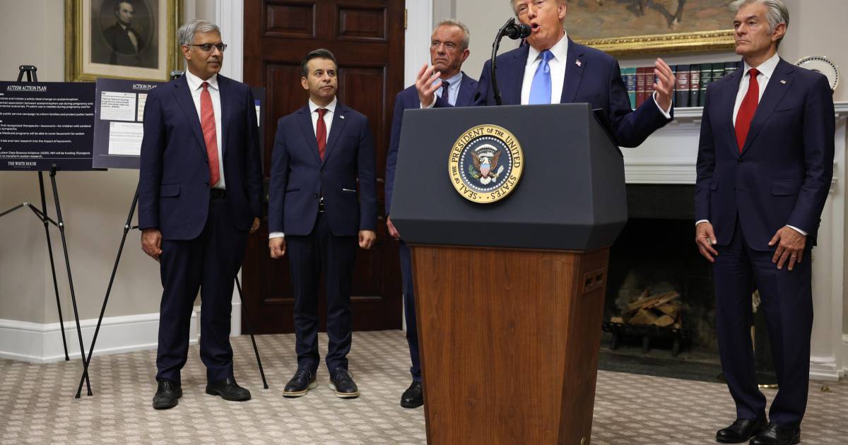 ¿Dr. Trump? En su primer mandato daba recomendaciones sobre el Covid-19, ahora da consejos sobre autismo