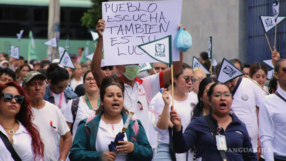 Personal del IMSS se moviliza en el país ante severo desabasto médico
