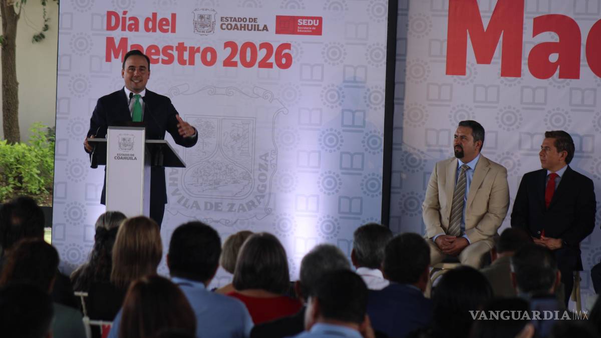 Coahuila: Manolo Jiménez entrega reconocimientos a maestros de la sección 35 del SNTE