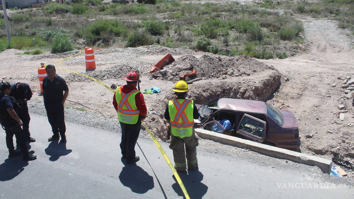 Muere prensado tras caer a barranco en la Saltillo-Zacatecas; cuatro personas lesionadas