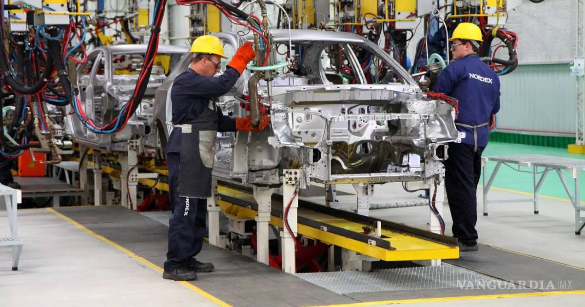 La industria automotriz recorta 107 mil empleos en México en dos años