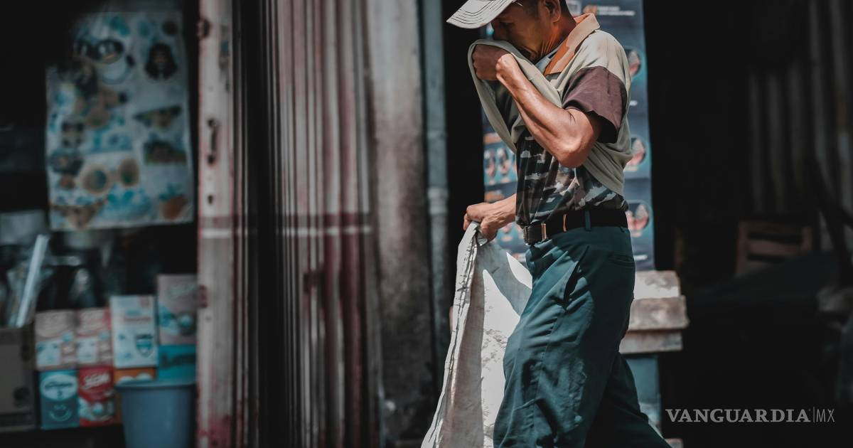 Rebasa Acuña, Coahuila, los 44 grados a la sombra; calor, un riesgo para trabajadores y peatones