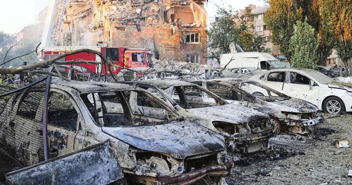 Mueren 15 personas tras enorme ataque de drones y misiles rusos en capital de Ucrania