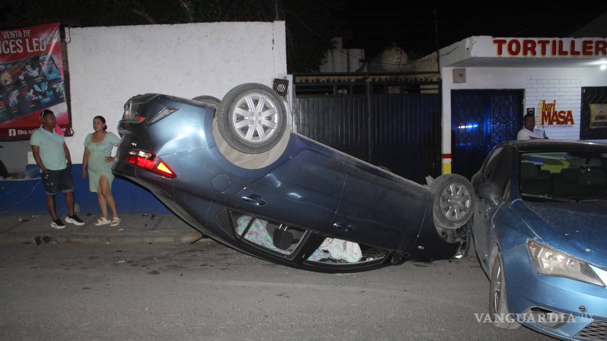 Saltillo: Provoca choque múltiple y vuelca en la Vista Hermosa