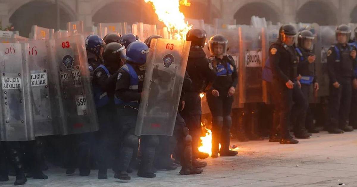 Protesta por Tlatelolco se mezcla con exigencias por Gaza y Ayotzinapa