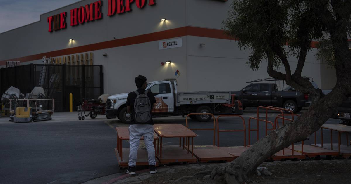 Patrullas y redadas en Home Depot. Así es la lucha de los jornaleros en Los Ángeles