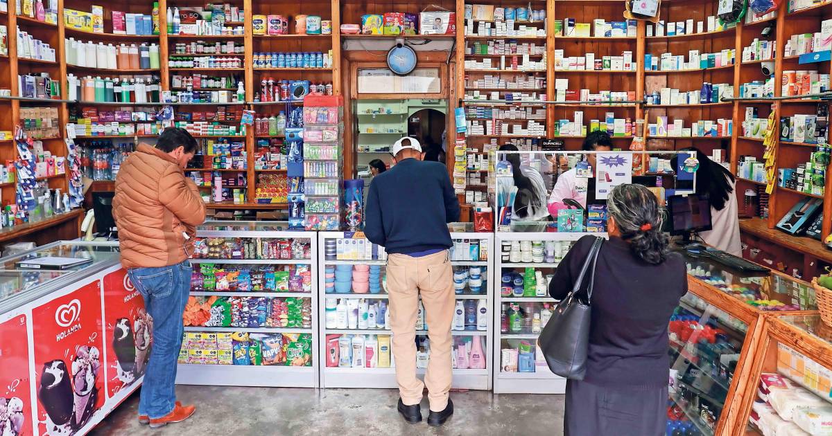 Representantes de asociaciones de farmacéuticas exigen al Gobierno de Sheinbaum pagar adeudos por compras de medicinas