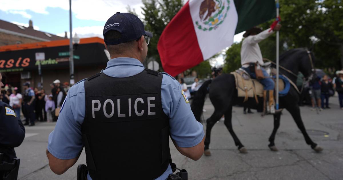 ¿Cómo una posible intervención federal plantea desafíos para la policía de Chicago en las calles?