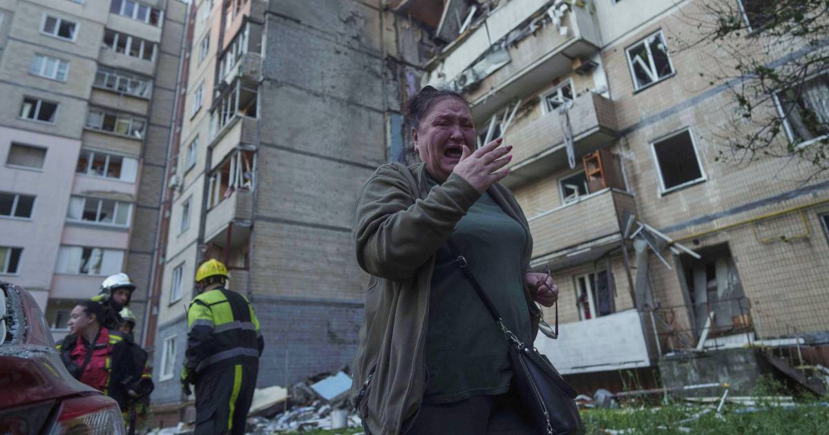 Mayor ataque ruso contra Ucrania deja 4 muertos y daños a sede del Gabinete