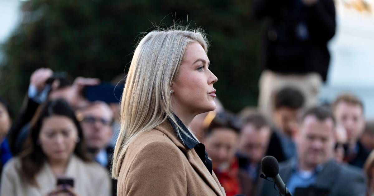 Detiene el ICE a una inmigrante con lazos familiares con secretaria con Karoline Leavitt