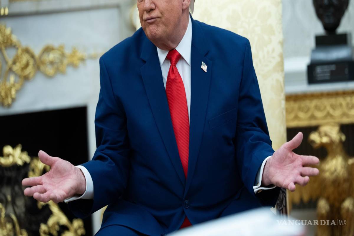 $!El presidente estadounidense Donald J. Trump en el Despacho Oval de la Casa Blanca en Washington, D.C.