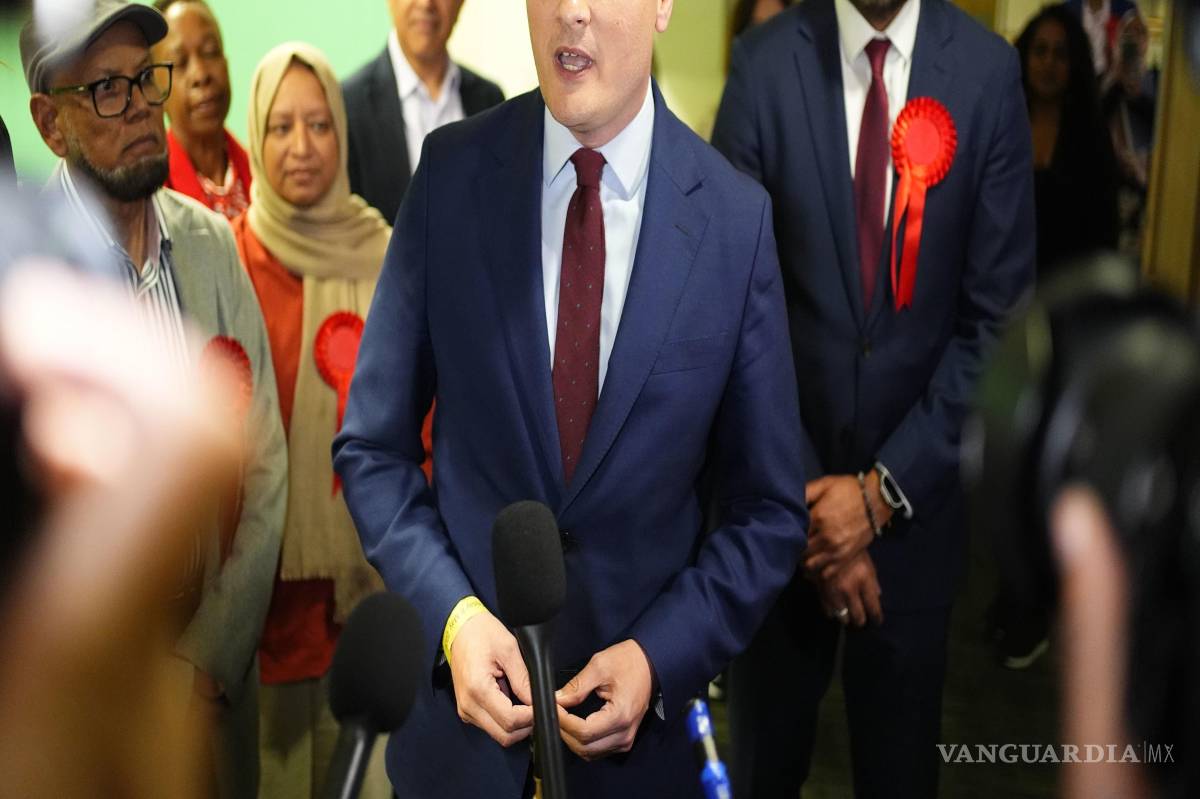 $!El secretario de Salud y Asistencia Social, Wes Streeting, habla con los medios de comunicación en el Centro Deportivo Redbridge en Essex, Inglaterra, el viernes 8 de mayo de 2026.