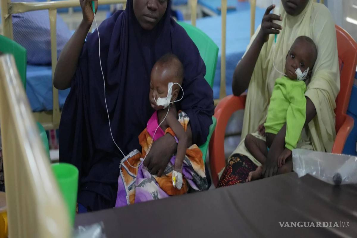 $!Niños que sufren desnutrición aguda reciben tratamiento mediante sondas nasogástricas en un hospital de Sokoto, al noroeste de Nigeria, el 16 de julio de 2026.