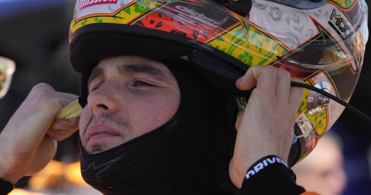 Pato O’Ward se queda sin victoria en Nashville tras choque por pinchadura