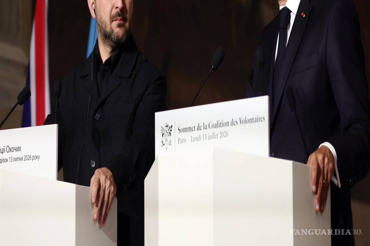 $!Los presidentes de Ucrania y Francia, Volodymyr Zelensky y ,Emmanuel Macron, en una conferencia de prensa tras la cumbre de la Coalición de los Dispuestos.