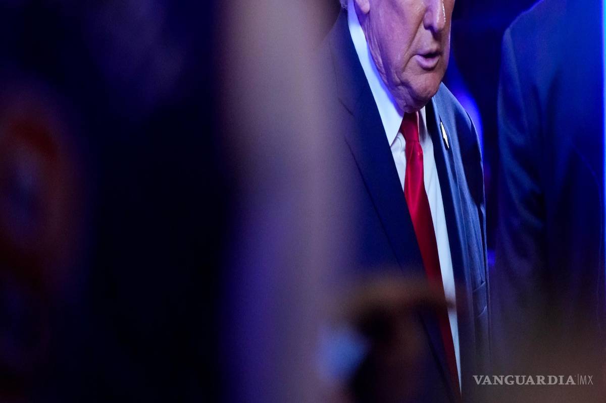 $!El presidente Donald Trump asiste y recibe abucheos en el tercer partido de las Finales de la NBA entre los San Antonio Spurs y los New York Knicks.