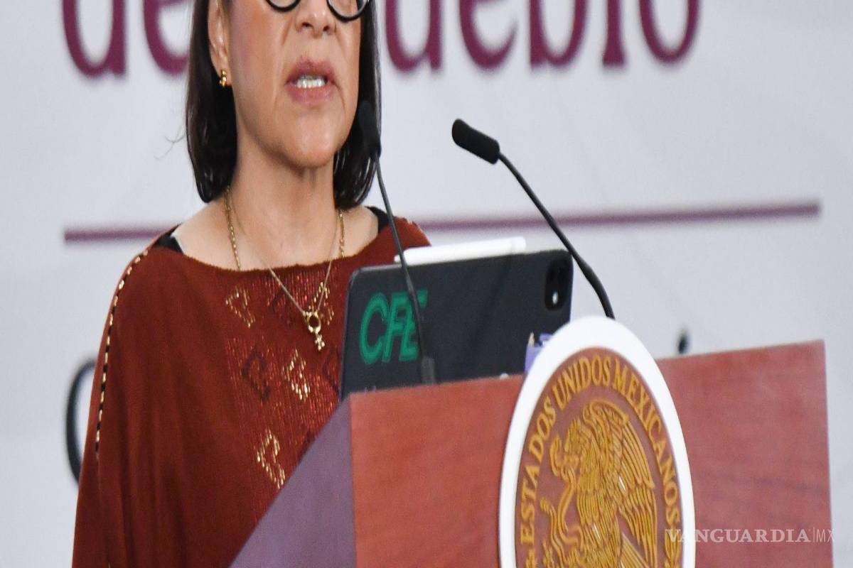 $!Emilia Esther Calleja Alor, directora general de la Comisión Federal de Electricidad (CFE), en una conferencia matutina realizada en Palacio Nacional.