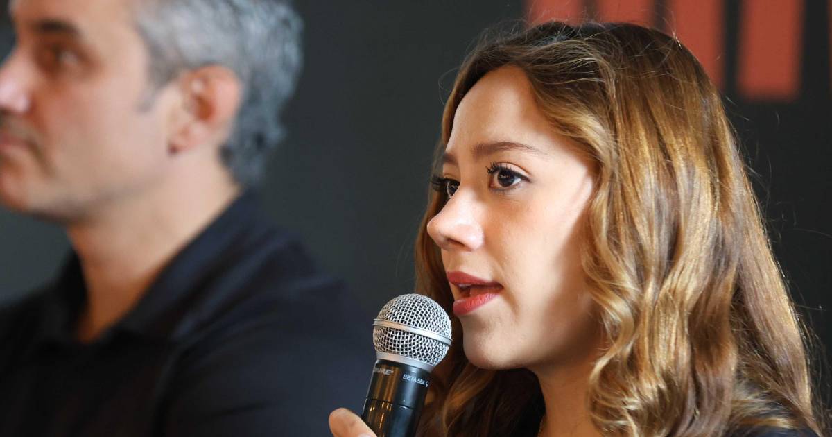 La saltillense Alejandra Iturbe se prepara para cruzar 2.4 km en Santorini, Grecia