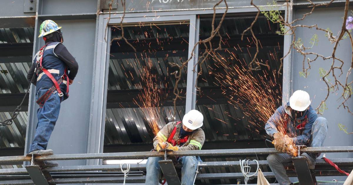 Inversión liga dos meses a la baja y el consumo privado se estanca