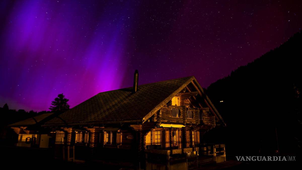 Inusual y potente tormenta solar pinta los cielos del hemisferio norte con coloridas auroras boreales (fotos)