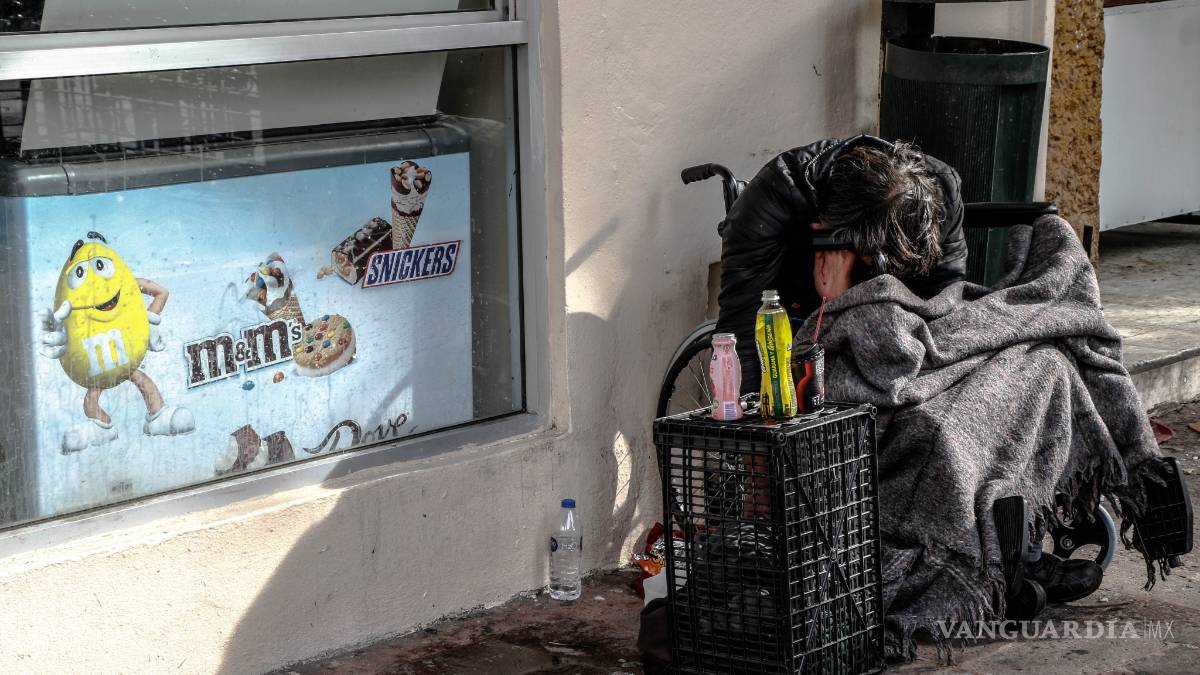 Invitan a saltillenses a cobijar a un adulto en temporada invernal
