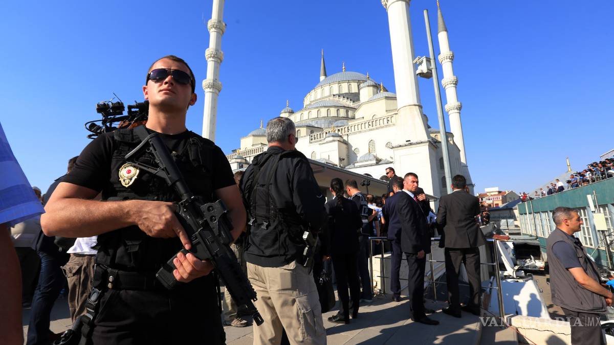 Suman 290 muertos y seis mil detenidos tras el fallido golpe de Estado en Turquía