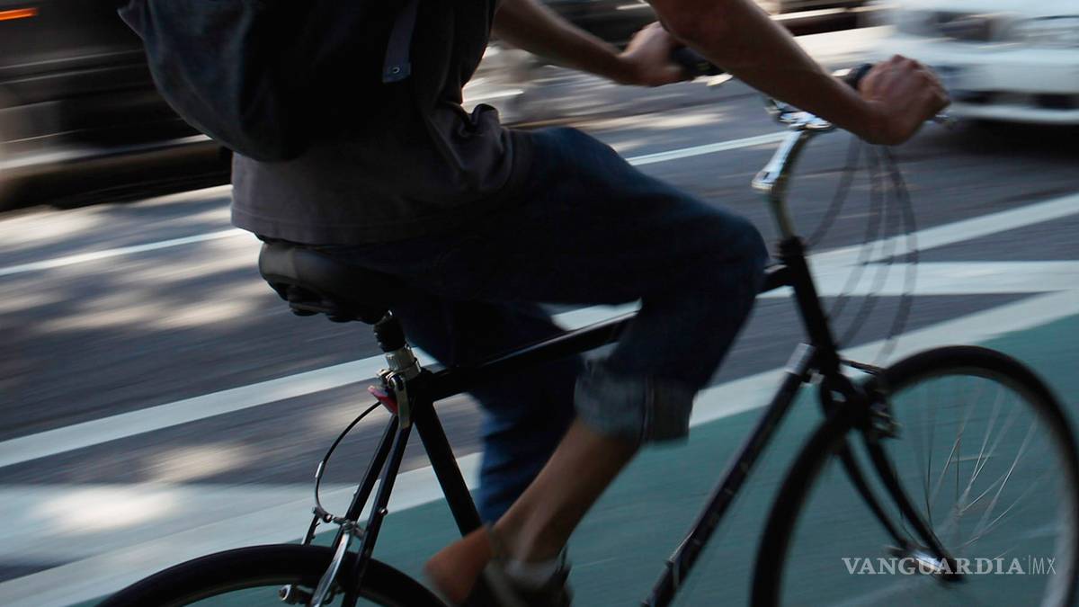 Asaltan Sanborns; ladrones huyen en bicicletas