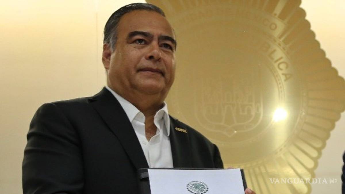 Raymundo Collins interpone amparo contra orden de aprehensión