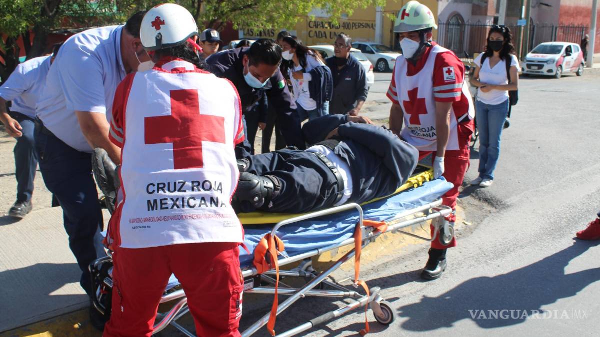 Motociclista es embestido por un auto en la colonia Bonanza de Saltillo