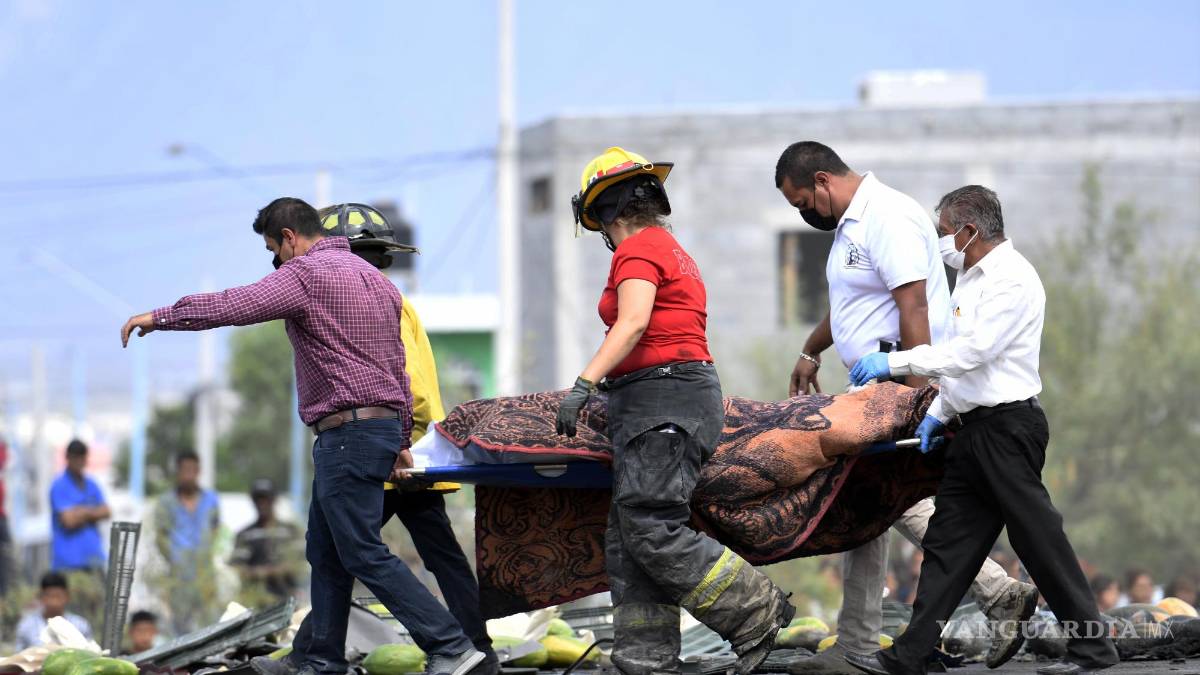 Mueren dos traileros en choque y explosión en Libramiento Norponiente en Ramos Arizpe