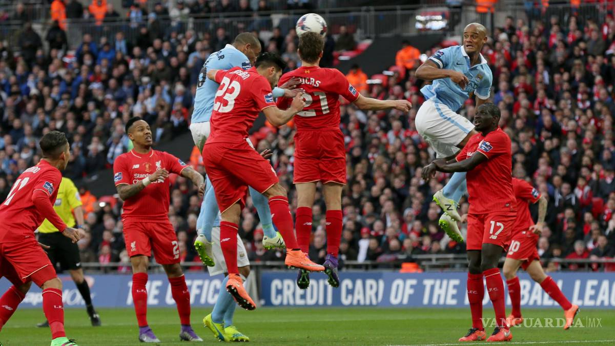 Manchester vence al Arsenal con doblete de Rashford