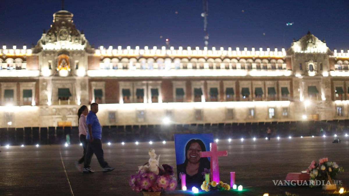 8M, cerca de 1,000 lápidas en el Zócalo de Ciudad de México recuerdan a las víctimas de feminicidio (fotos)