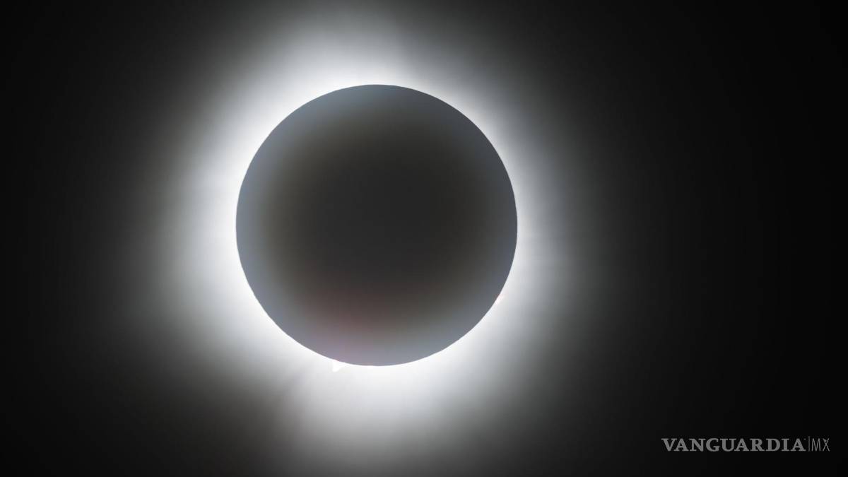 Así cautiva, maravilla y asombra el eclipse solar desde Mazatlán hasta la isla de Terranova (fotos)