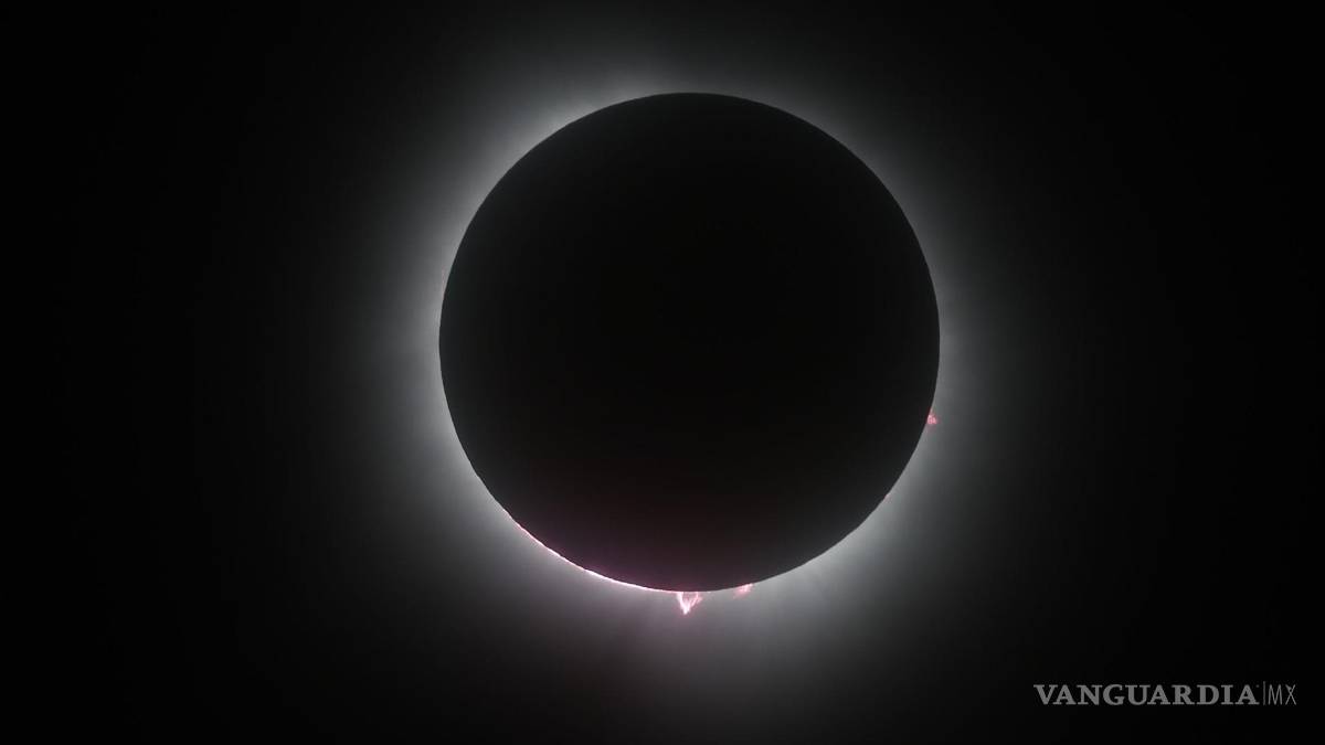 Así cautiva, maravilla y asombra el eclipse solar desde Mazatlán hasta la isla de Terranova (fotos)