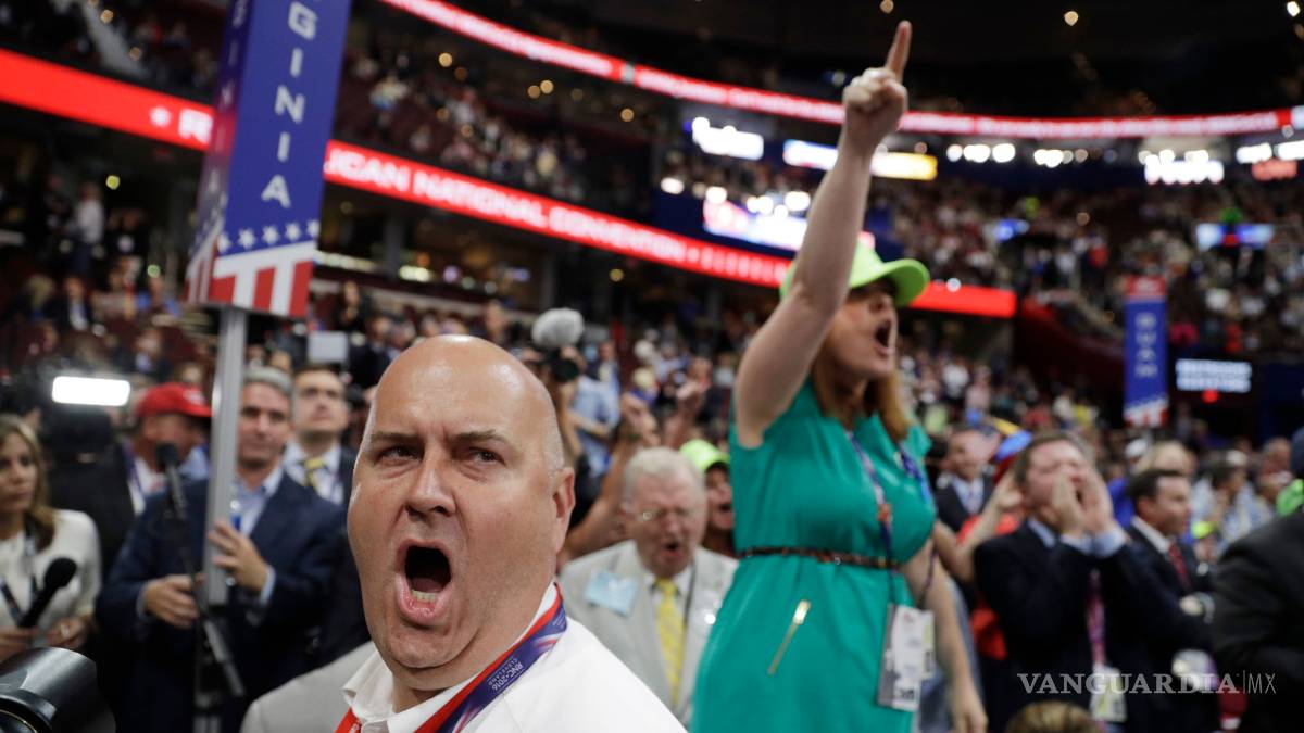 Republicanos contrarios a Donald Trump se hacen oír al inicio de la Convención Republicana