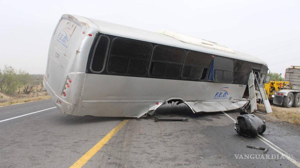 Accidente de camión en carretera Monclova deja 8 heridos; pierde neumático rumbo a Ramos Arizpe