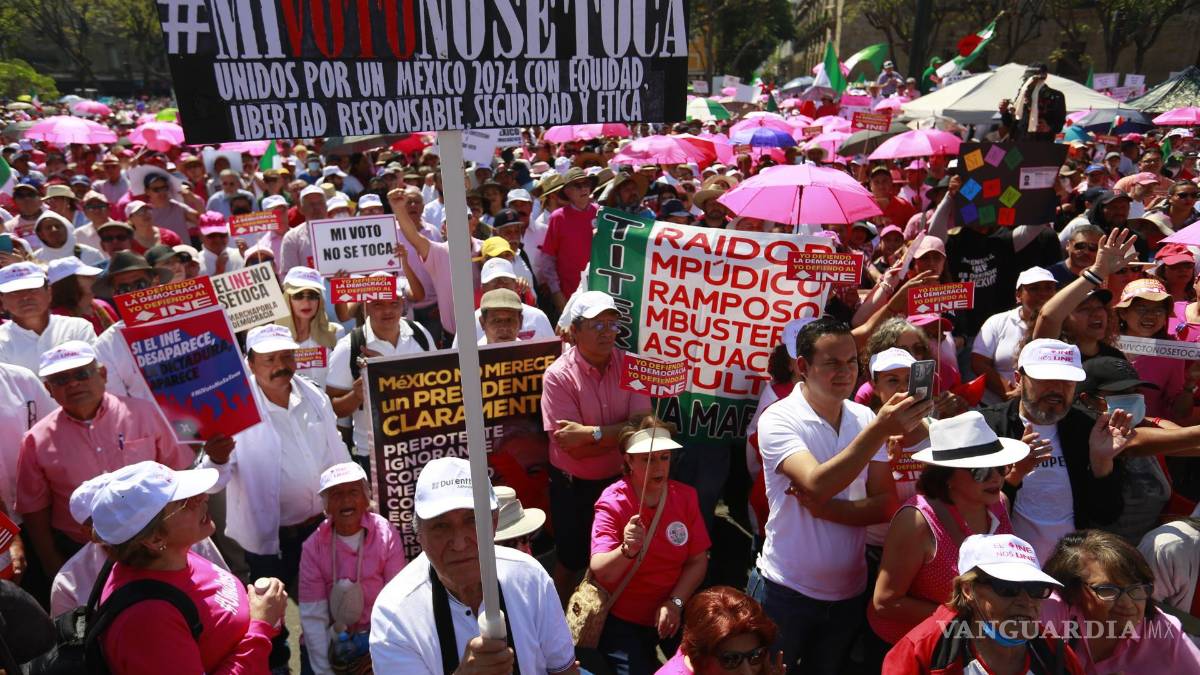 Así toman las calles y plazas miles de mexicanos para defender al INE (Fotos)