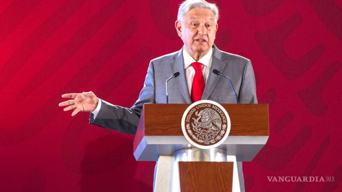 AMLO acusa a Ochoa Reza de contratos "dañinos" en CFE