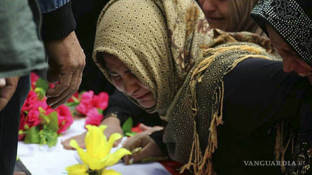 EI mata a una niña e hiere a 600 en ataque químico